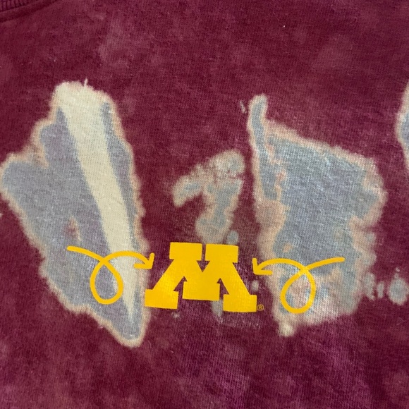 University of Minnesota Bleach Dye Crop T-shirt - Picture 5 of 6